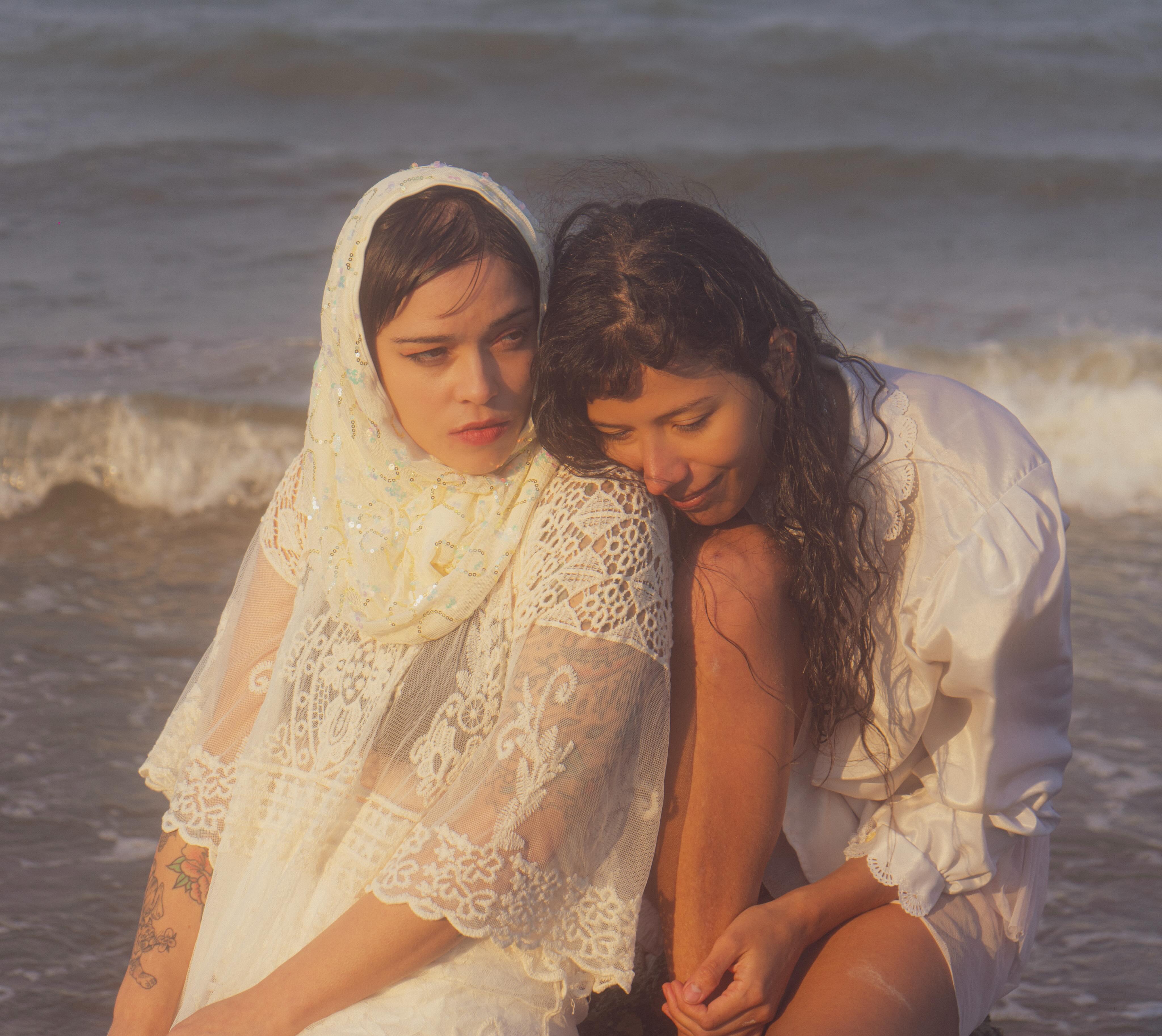 Lucía and Penny of diversiones
